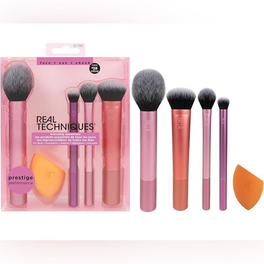 Real Techniques 5 Piece Everyday Essentials Makeup Brush Set, 4 Brushes & Sponge